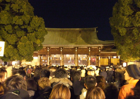 Meiji-jingu in der Neujahrsnacht 2007
